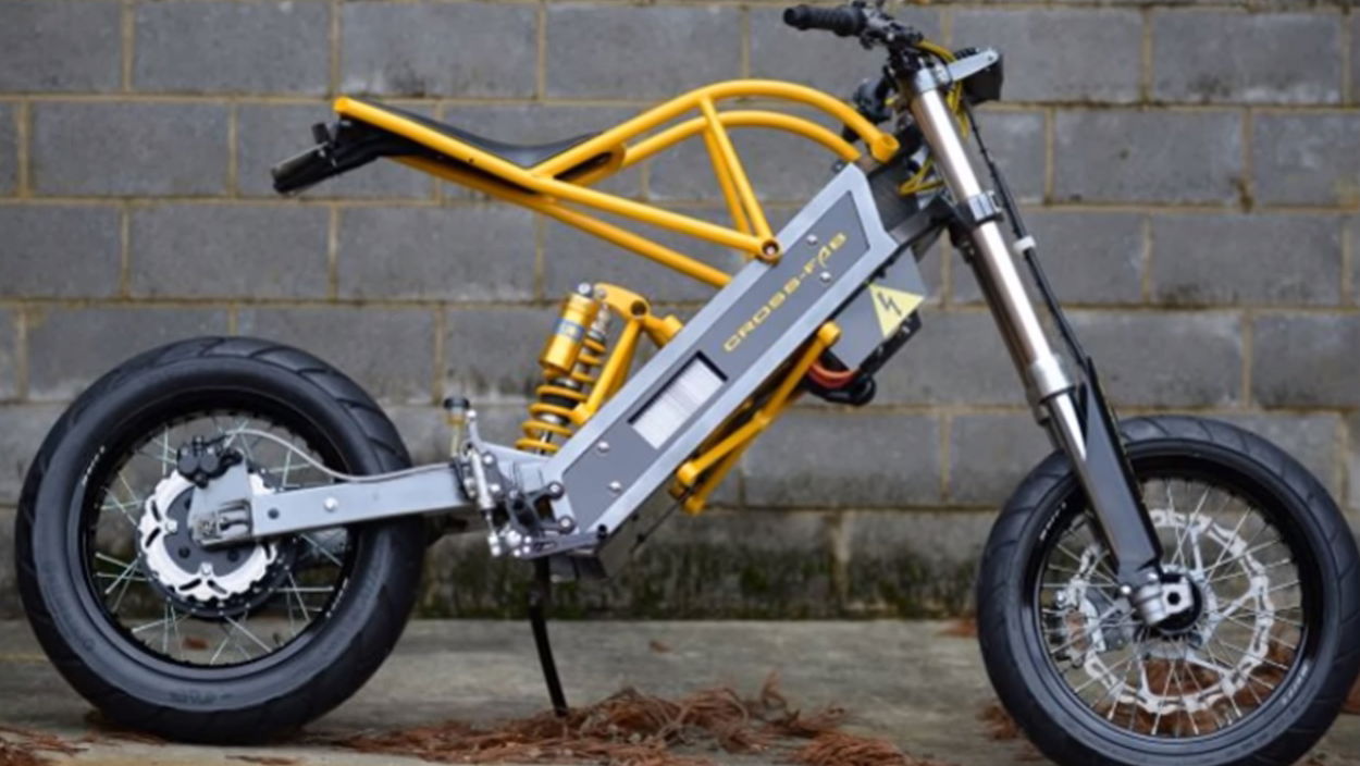 Vet builds lightweight electric motorcycle in his spare time